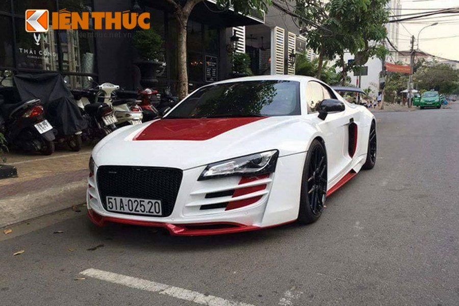 Đây là chiếc  siêu xe Audi R8 độ tăng áp thuộc dạng "hàng độc" tại Việt Nam. Xe sở hữu công suất tăng thêm 200 mã lực, từ mức 420 mã lực trên xe nguyên bản lên đến 620 mã lực.